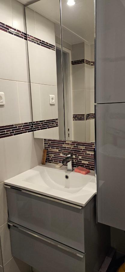 Studio 22M2 A Ivry/Seine-A 200 Metres De Paris. Proche Metro 7 외부 사진