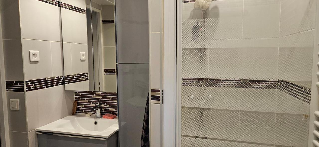Studio 22M2 A Ivry/Seine-A 200 Metres De Paris. Proche Metro 7 외부 사진